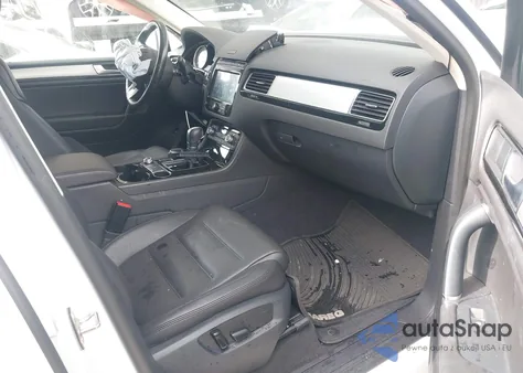 2017 Volkswagen Touareg V6 Sport z USA, uszkodzony, nr VIN WVGEF7BP0HD005299